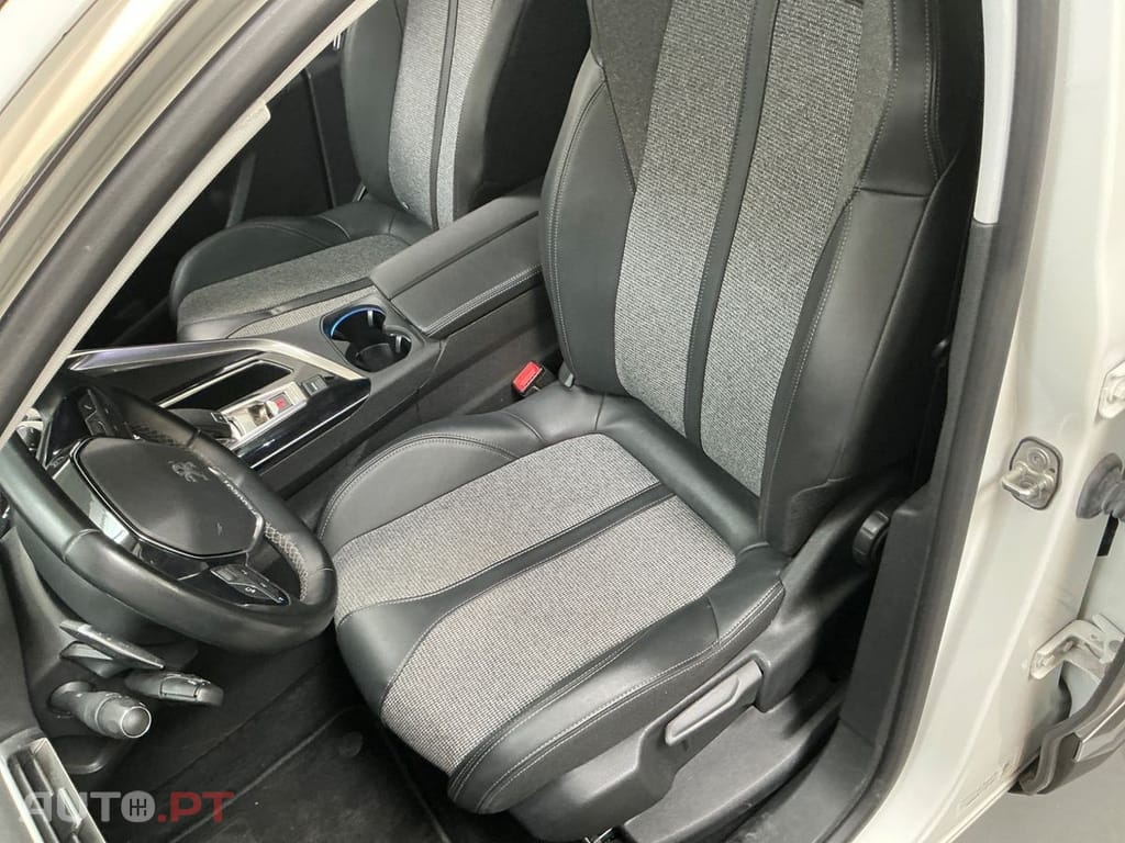 Peugeot 3008 1.2 PureTech Allure EAT8