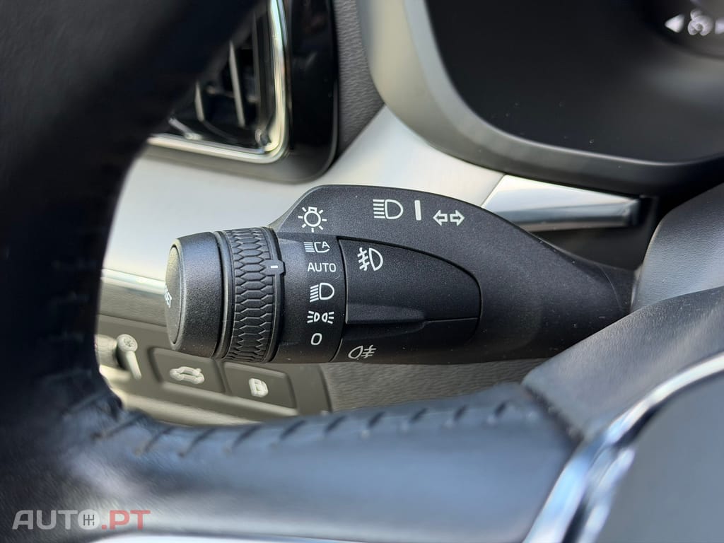 Volvo XC60 2.0 T8 PHEV Momentum Plus AWD