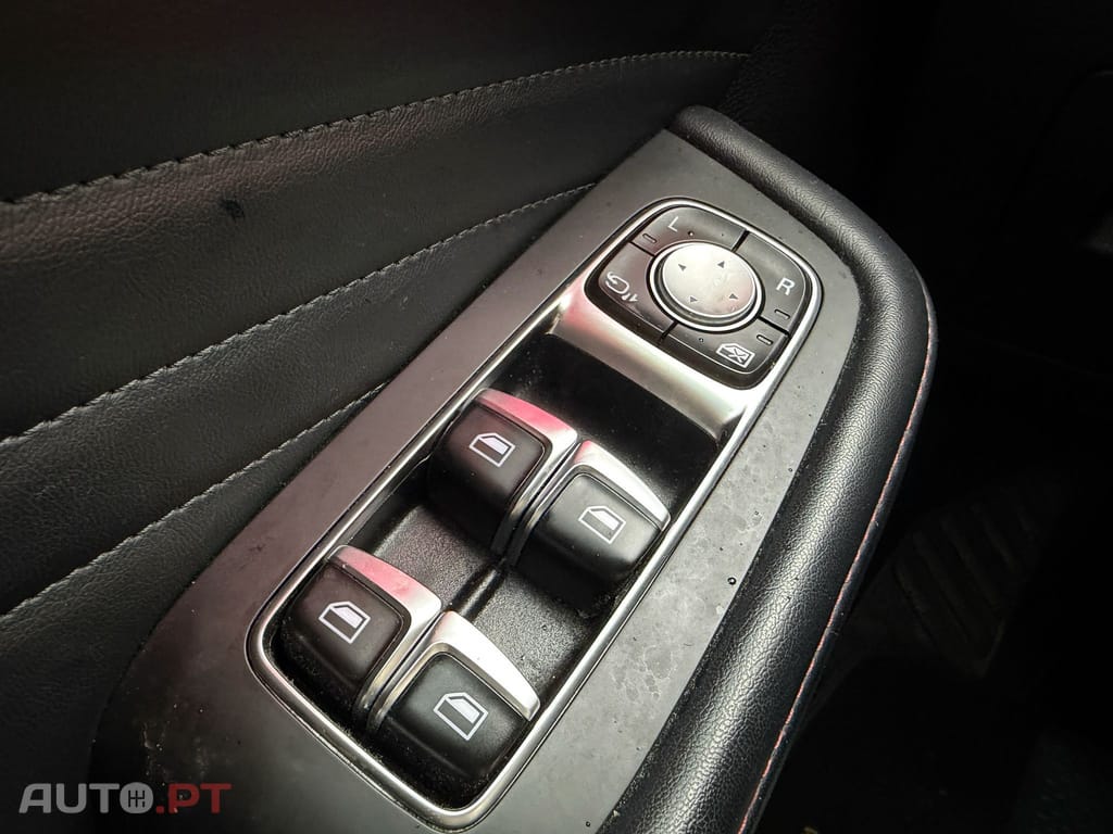 MG EHS PHEV Hybrid Luxury