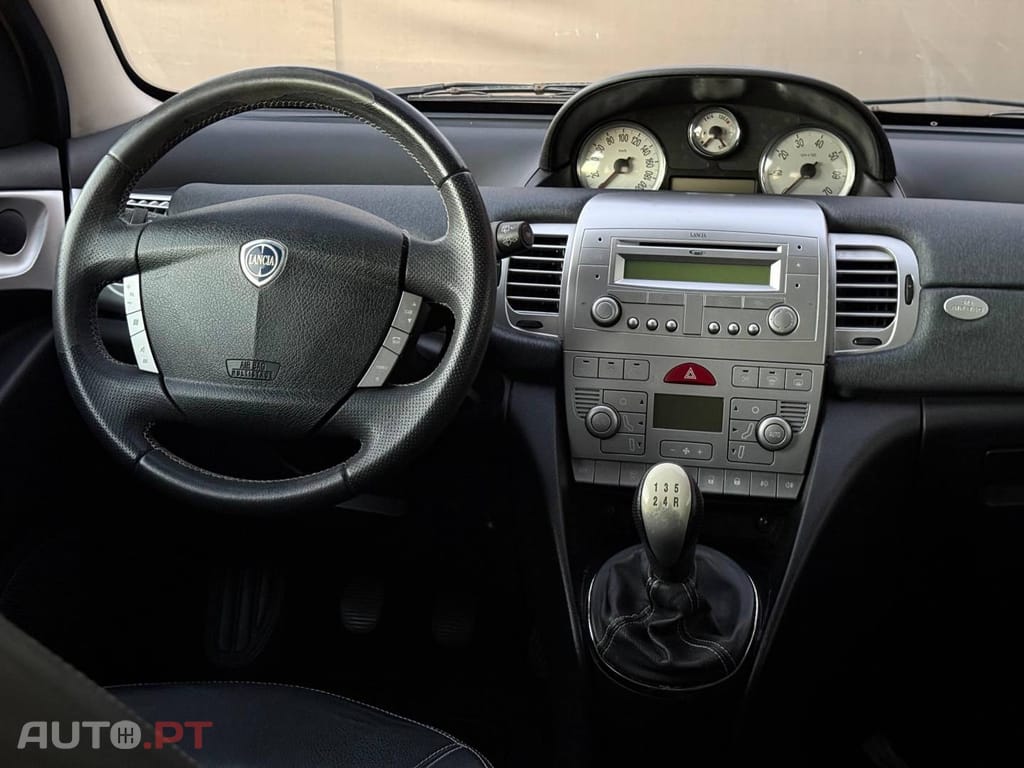 Lancia Ypsilon MOMO Desing