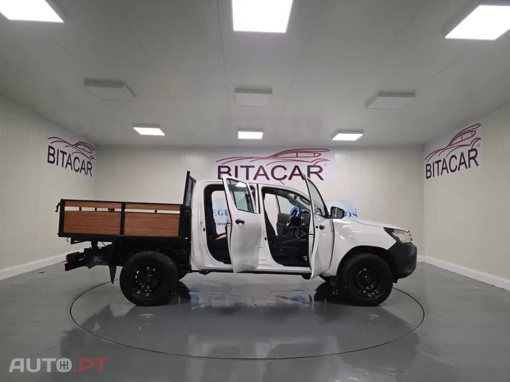 Toyota Hilux 2.4 D-4D 4WD CD CH