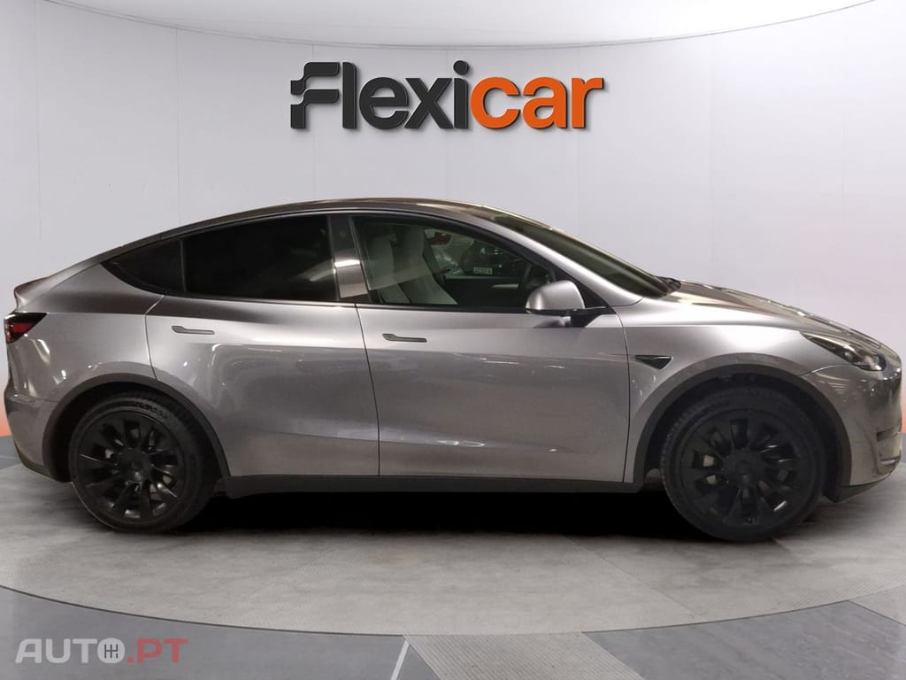 Tesla Model Y Long-Range RWD