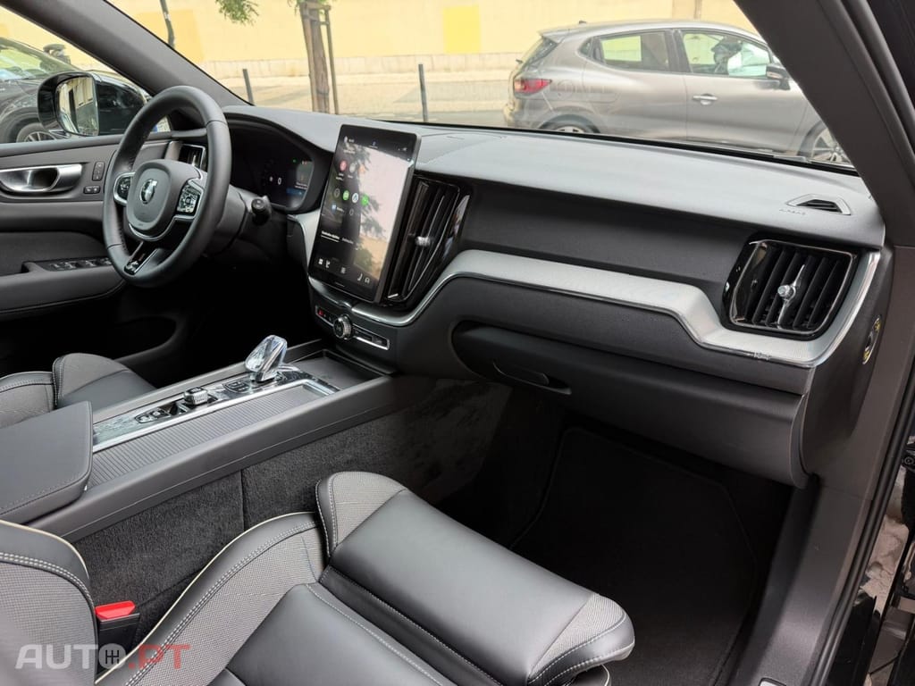 Volvo XC60 T6 AWD Recharge Plus Black Edition