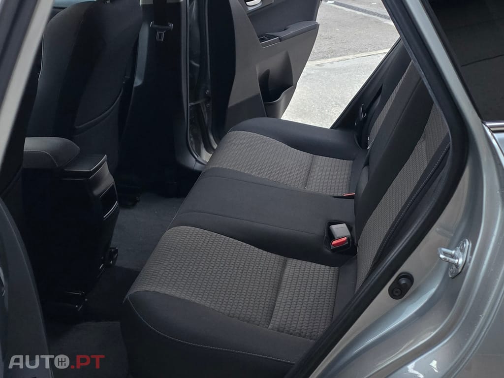 Toyota Auris Touring Sports 1.8HSD SQUARE COLLECTION