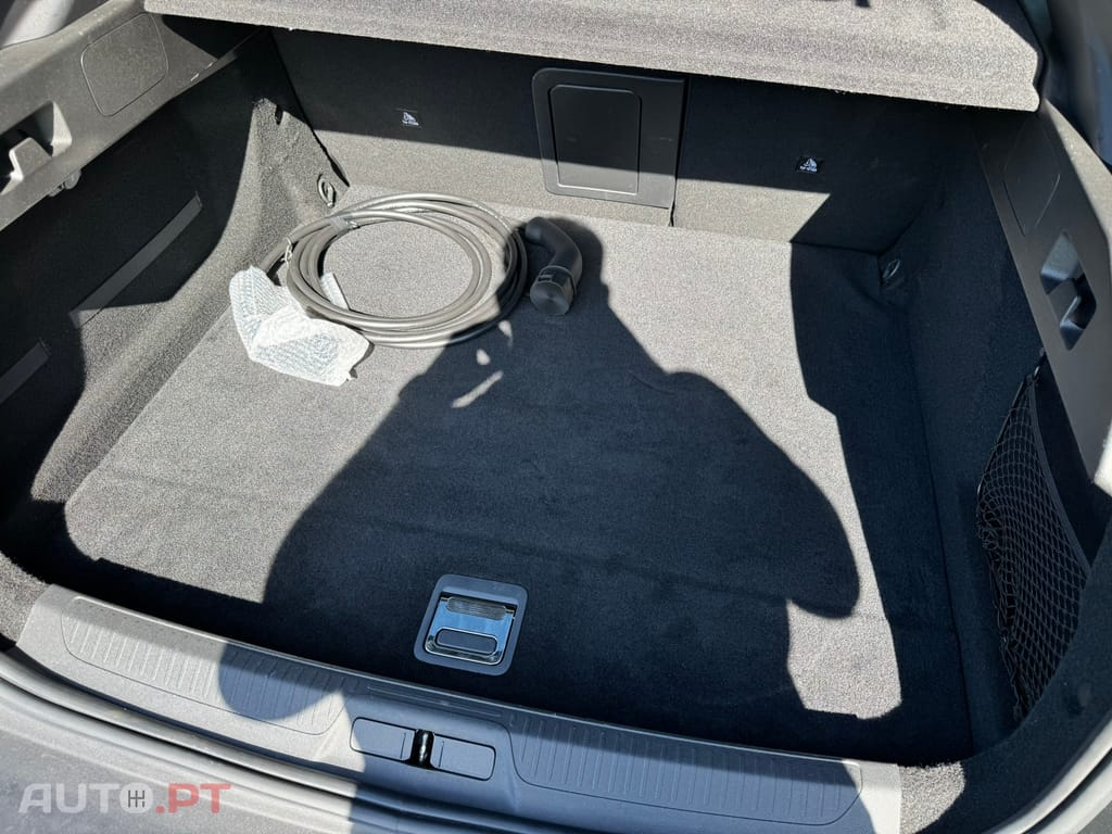 Peugeot 408 1.6 Hybrid Allure e-EAT8