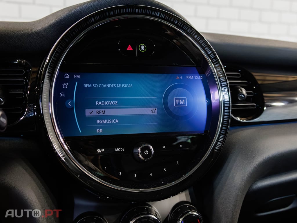 MINI Cooper Premium Yours Auto