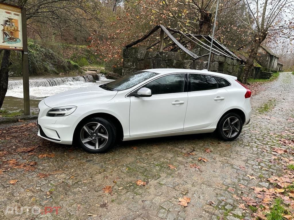 Volvo V40 2.0 D3 R-Design