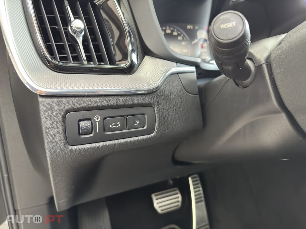 Volvo XC60 2.0 T8 PHEV R-Design AWD