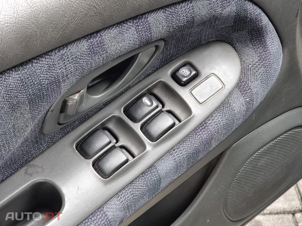 Mitsubishi Lancer 1.3 GLX