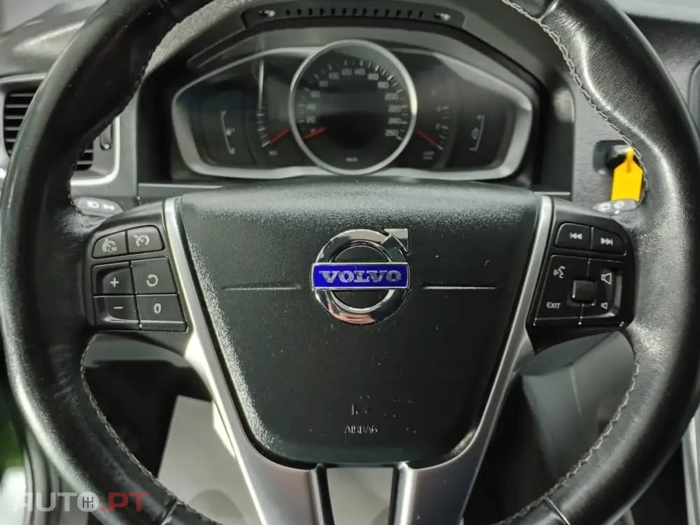 Volvo V60 2.0 D2 R-Design Momentum
