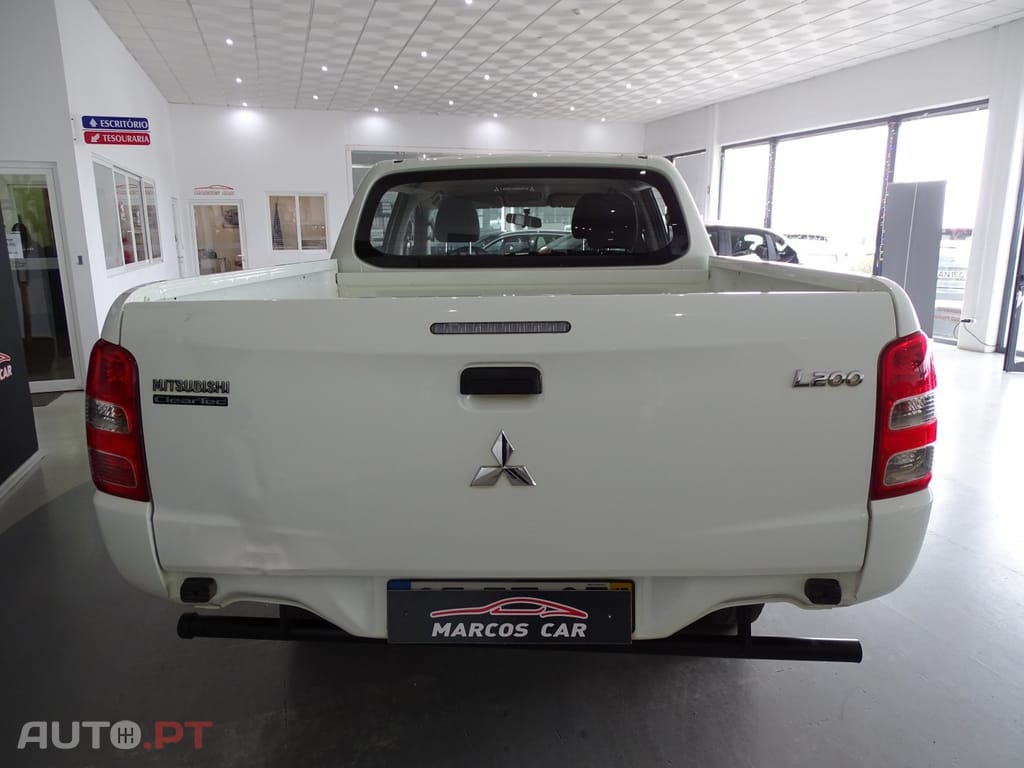 Mitsubishi L200 2.4 DI-D CD 4Kaizen Space Cab 3L 4WD