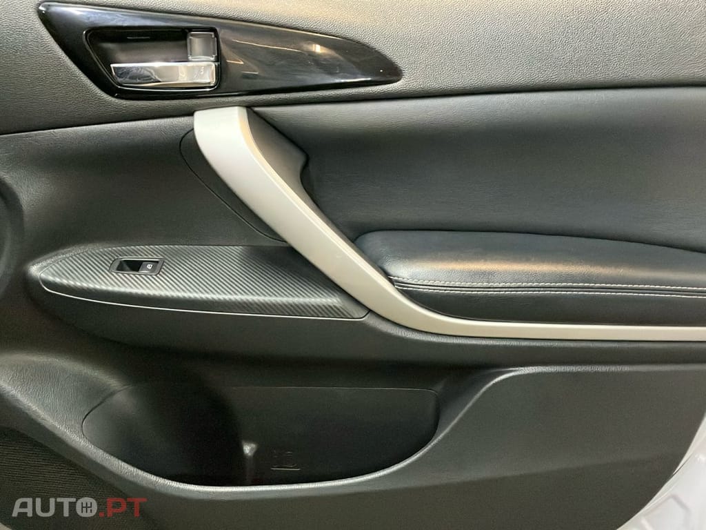 Mitsubishi Eclipse Cross PHEV MOTION AT1