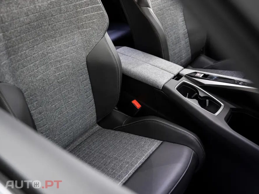 Peugeot 3008 1.2 Hybrid Allure e-DCS6
