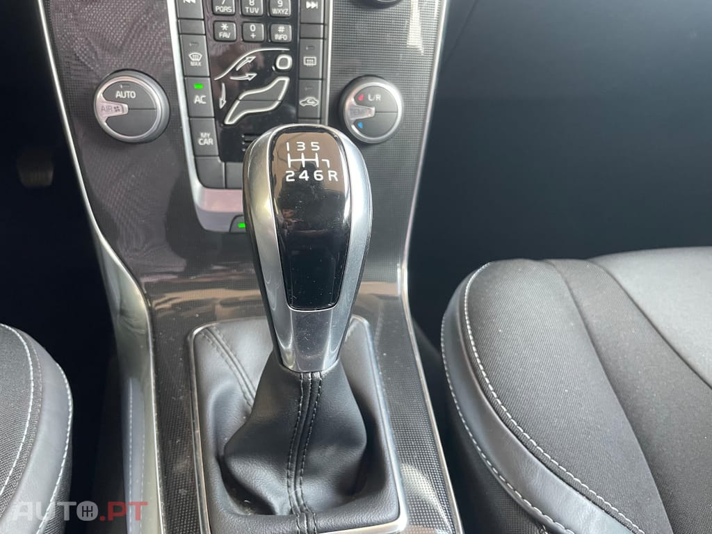 Volvo V40 2.0 D2 Momentum Eco