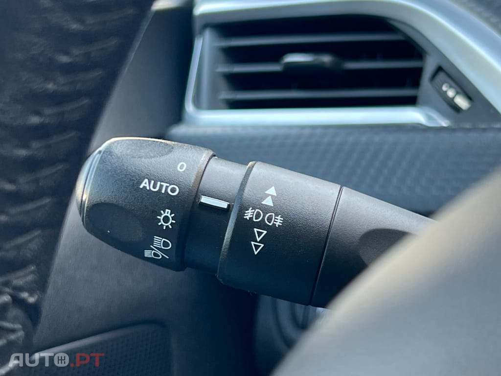 Peugeot 2008 1.5 BlueHDi Signature