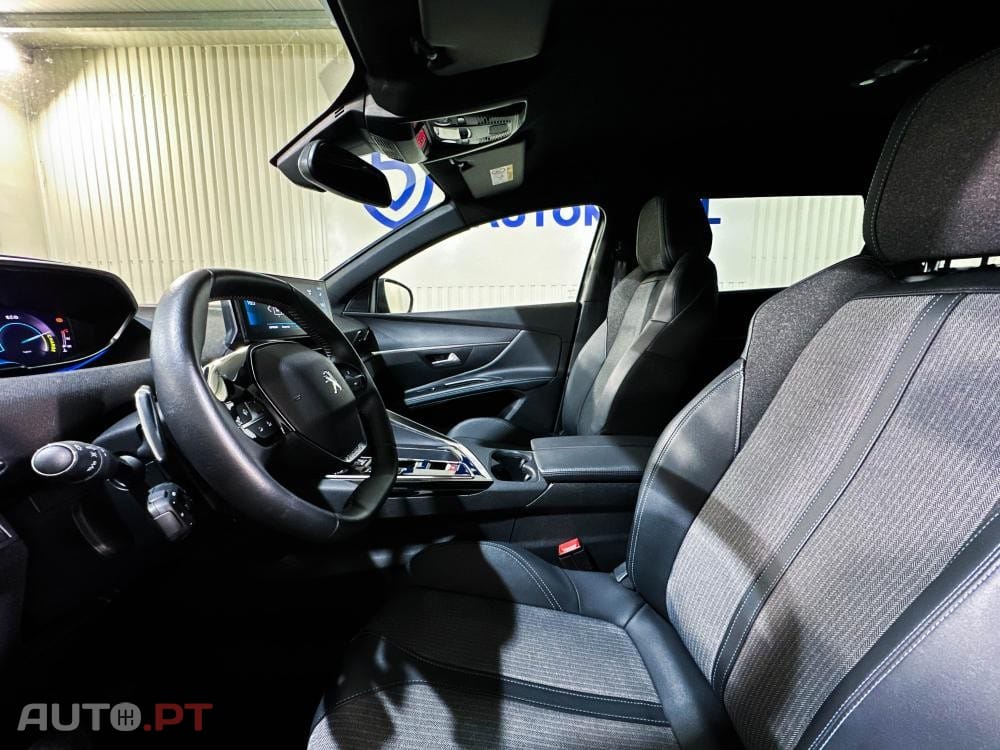 Peugeot 5008 Hybrid 136 E-DCS6