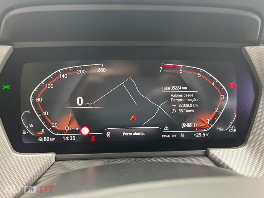 BMW 118 i Advantage — fotografia 12