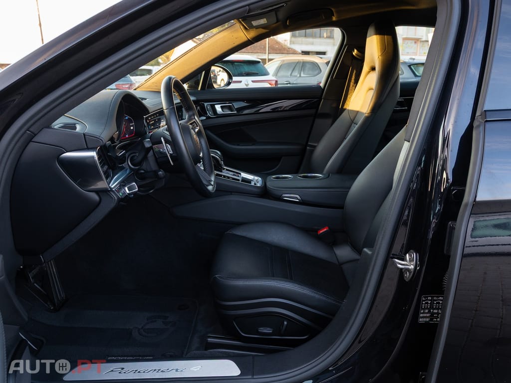 Porsche Panamera 4