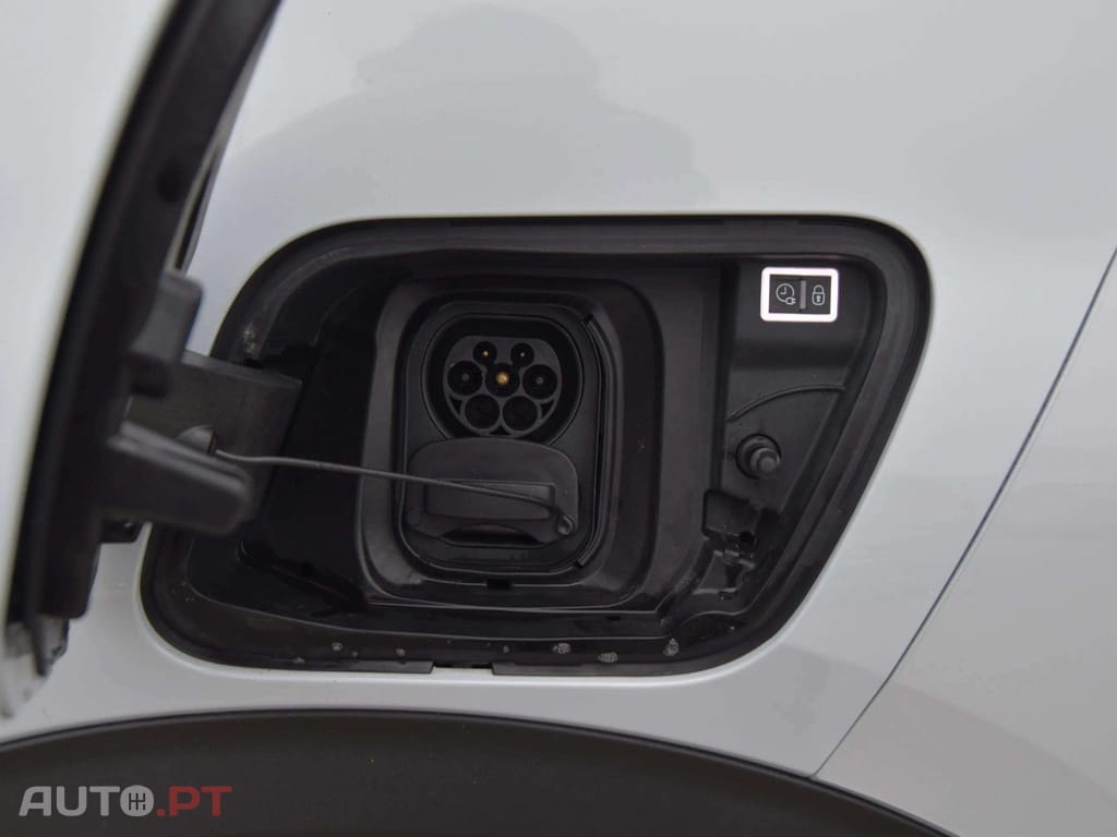 Peugeot E-2008 54 kWh Active EAT8