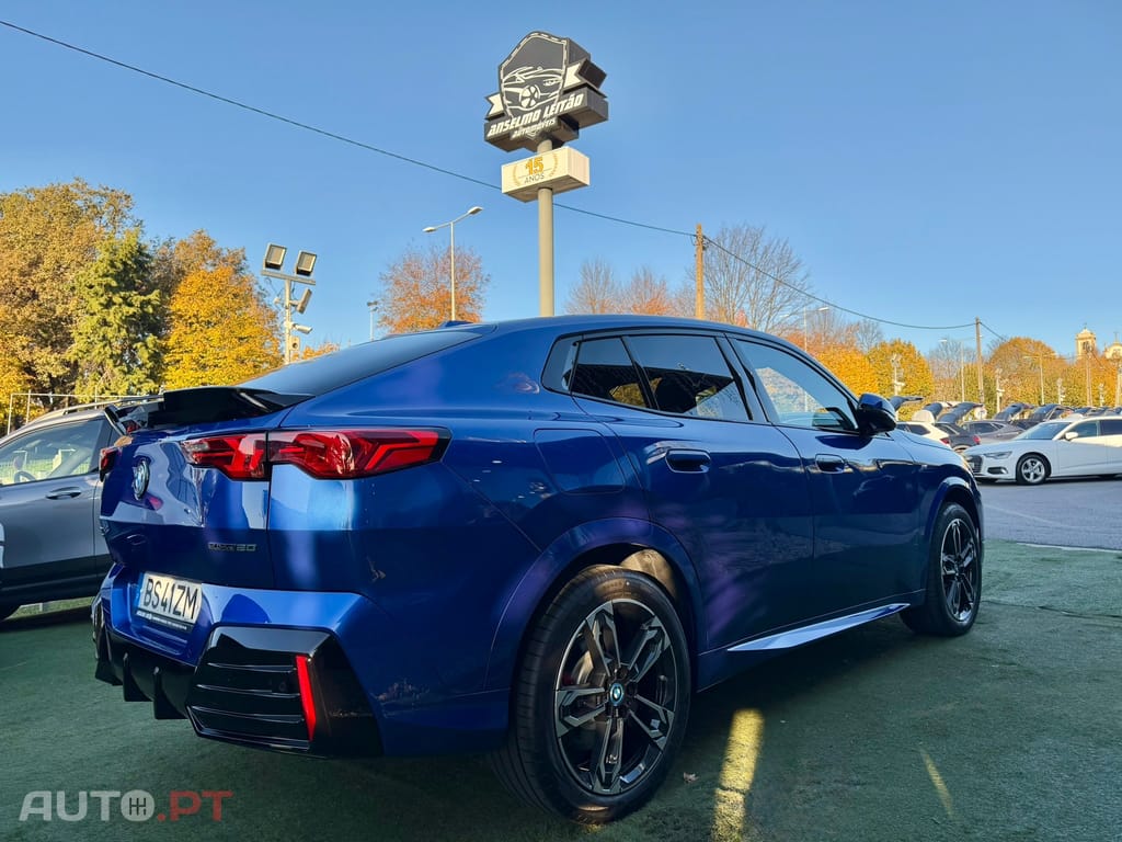 BMW iX2 eDrive20 Pack Desportivo M Pro