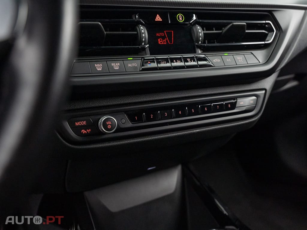 BMW 118 i Pack Desportivo M Auto