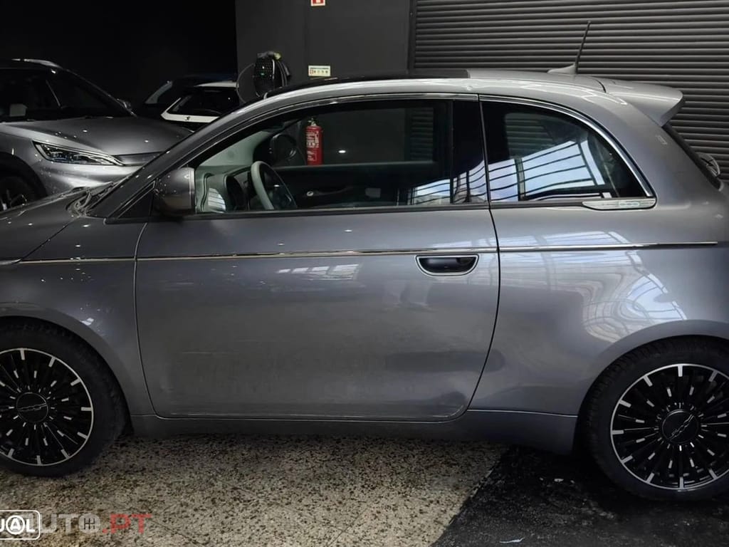 Fiat 500e La Prima