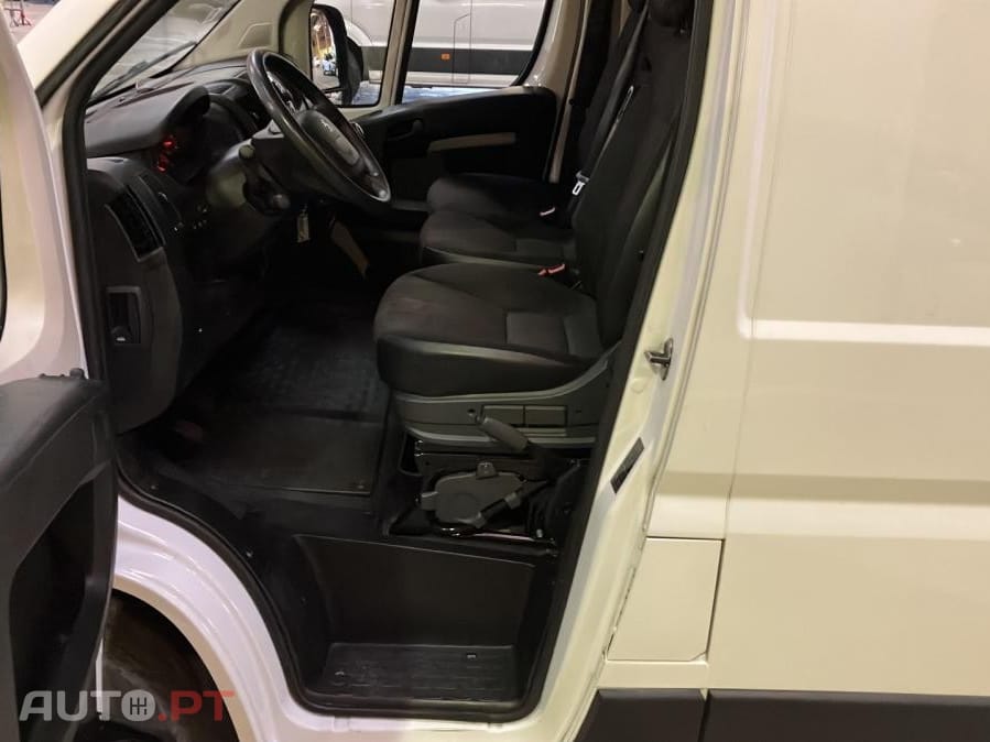 Peugeot Boxer 2.2 BlueHDi 333 L3H2 Premium