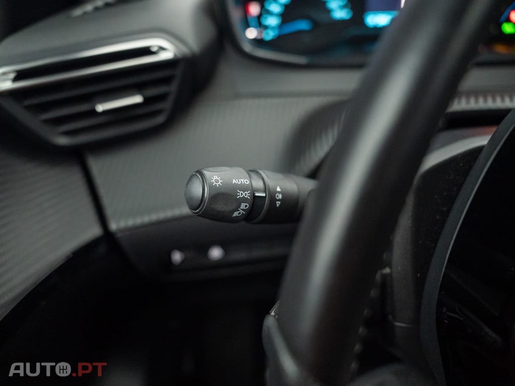 Peugeot E-208 50 kWh Active