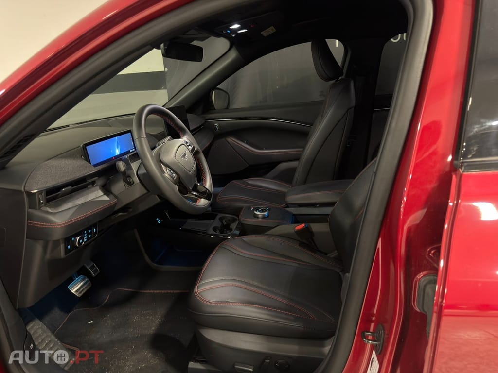 Ford Mustang Mach-E Alargada