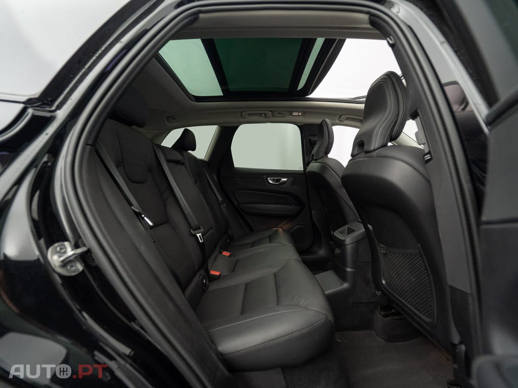 Volvo XC60 2.0 T6 PHEV Ultra Dark AWD