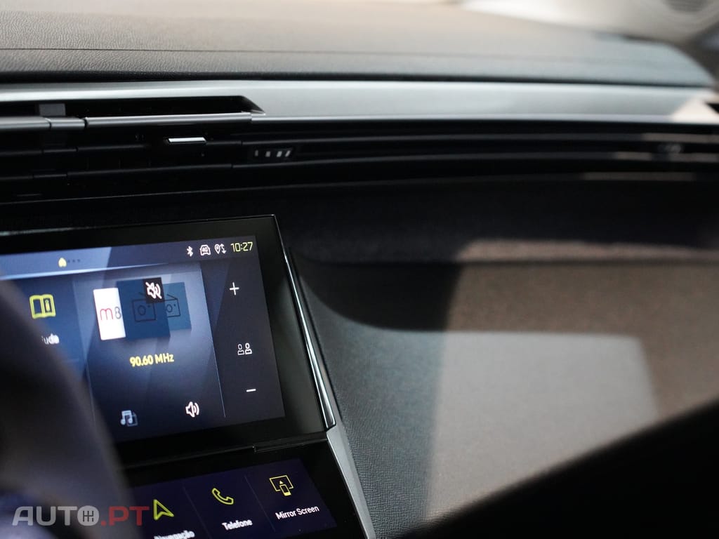 Peugeot 408 1.6 Hybrid Allure e-EAT8