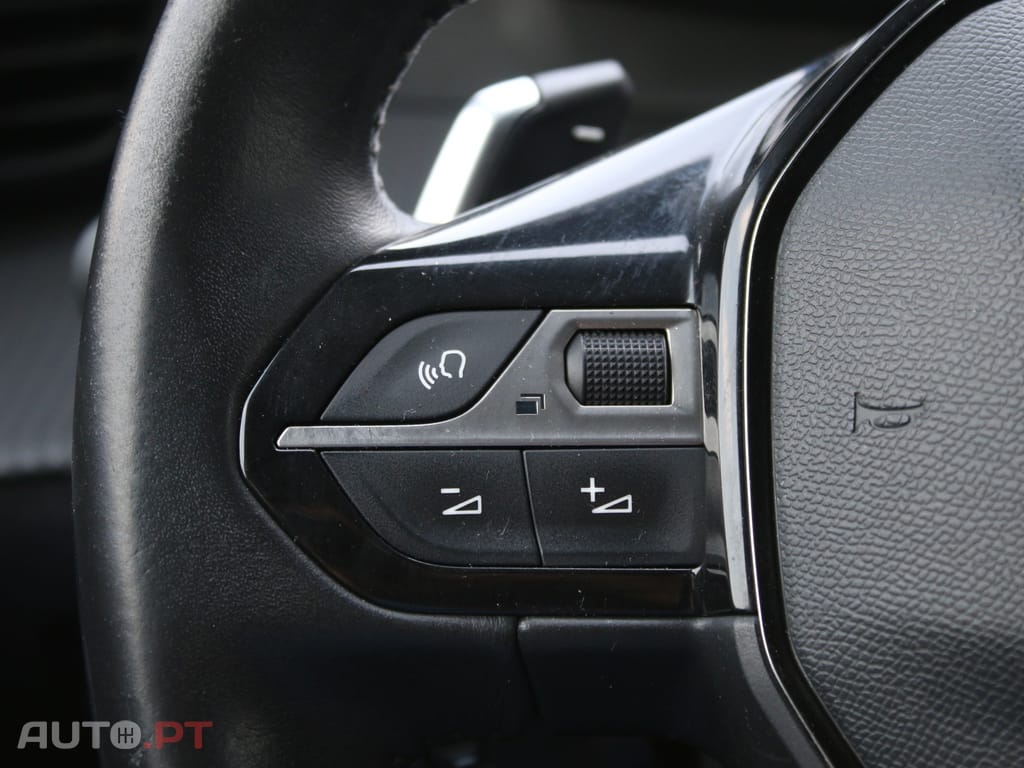 Peugeot 2008 1.5 BlueHDi Allure EAT8