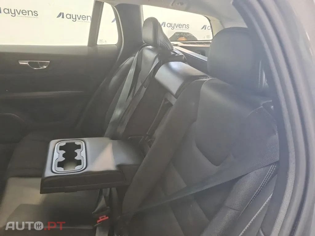 Volvo V60 2.0 T8 AWD TE Momentum Plus
