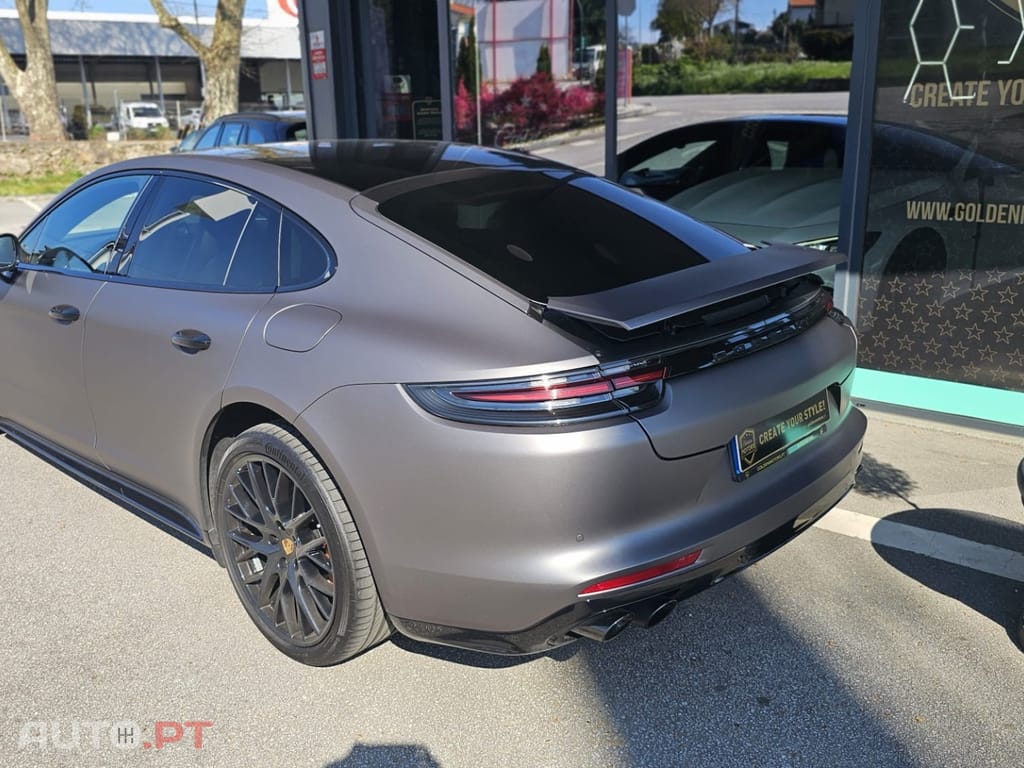 Porsche Panamera 4 E-Hybrid