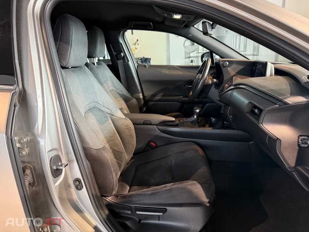 Lexus UX 250h