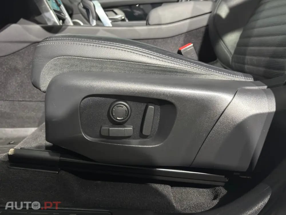 Land Rover Discovery Sport 1.5 I3 P300e AWD R-Dynamic SE