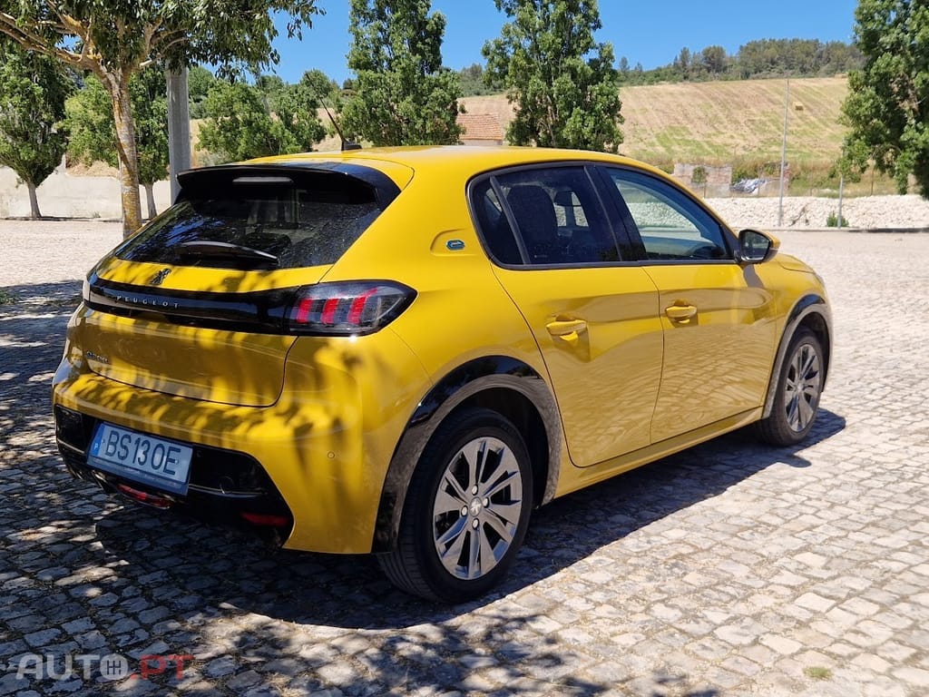 Peugeot E-208 50 kWh Allure