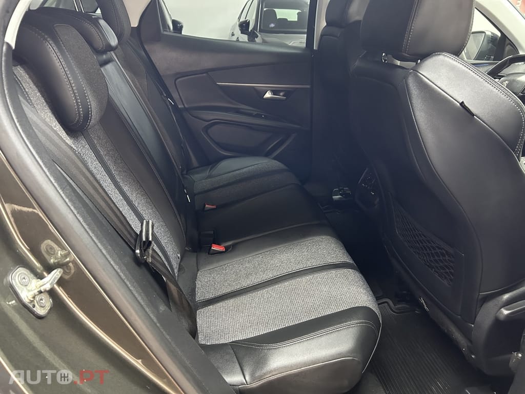 Peugeot 3008 1.5 BlueHDi Allure EAT8