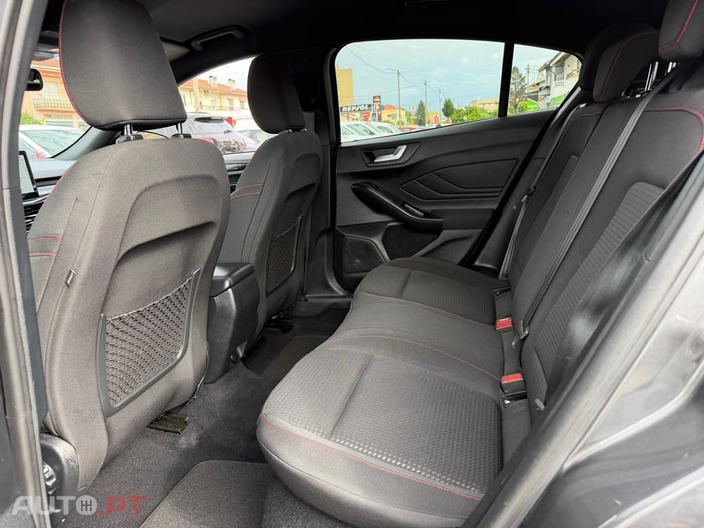 Ford Focus 1.0 EcoBoost MHEV ST-Line