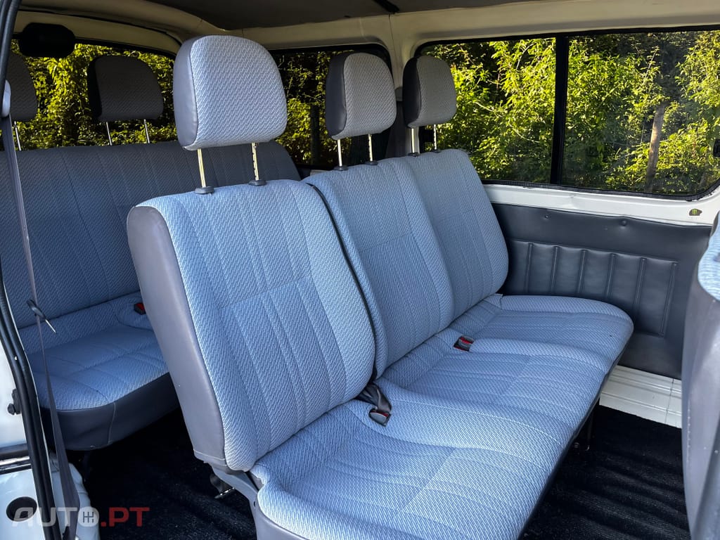 Toyota HiAce 9 Lugares