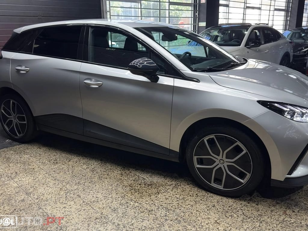 MG MG4 77 kWh Extended Range Luxury