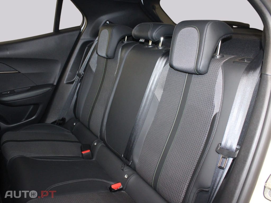 Peugeot E-2008 GT