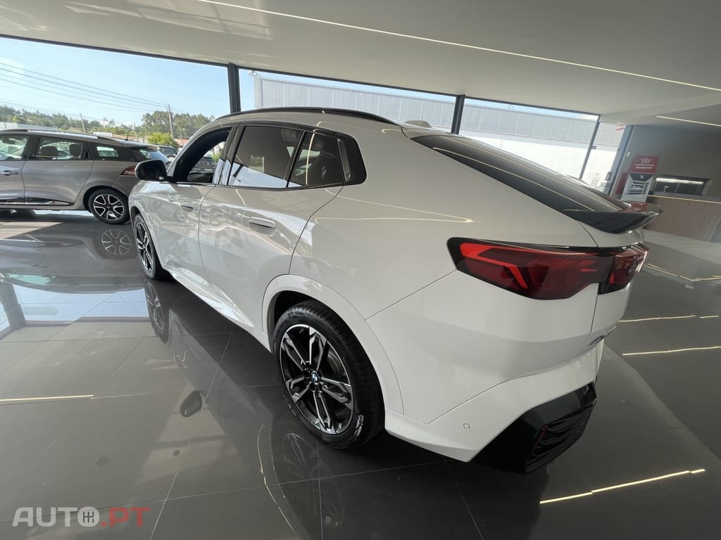 BMW iX2 eDrive20 Edição Desportiva M