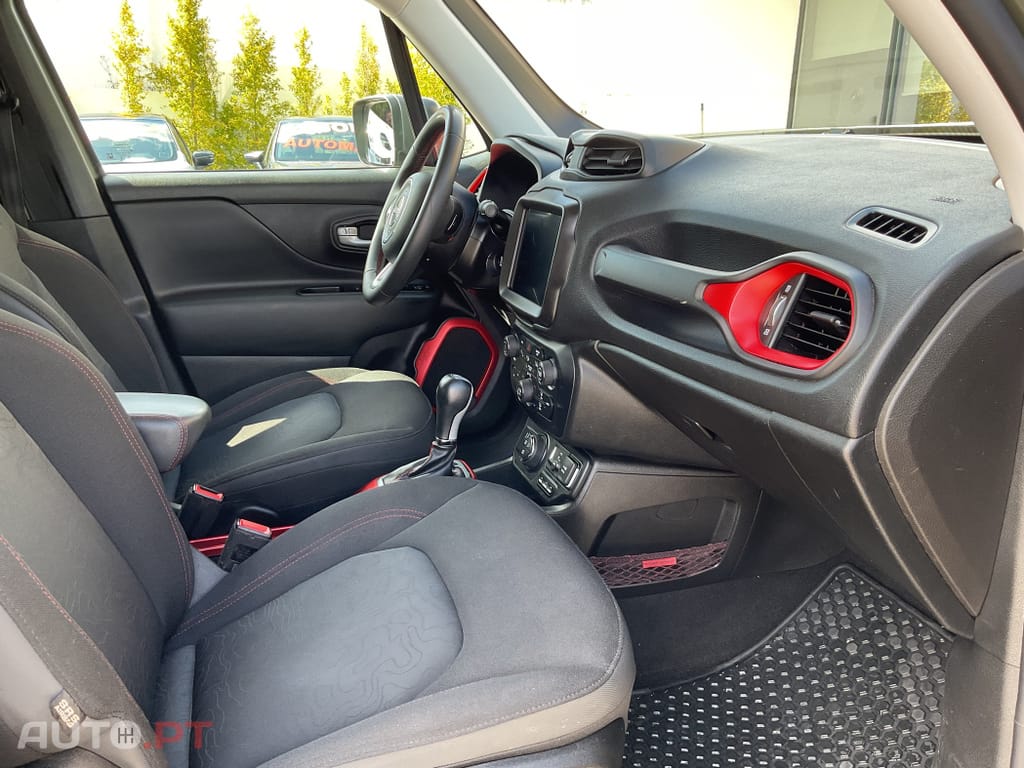 Jeep Renegade 1.3 TG Trailhawk
