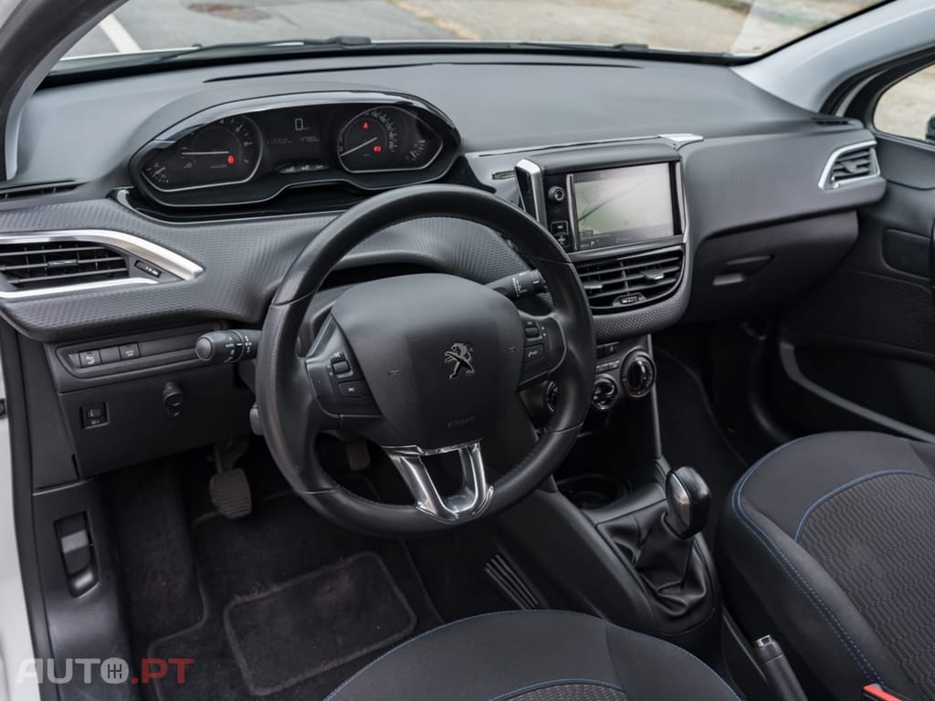 Peugeot 208 1.2 PureTech Signature