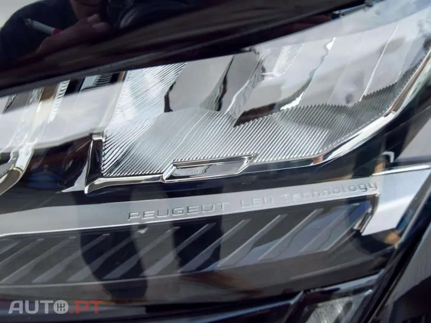 Peugeot 408 1.2 Hybrid Allure e-DCS6