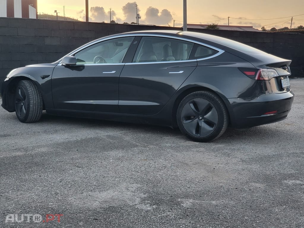 Tesla Model 3 Long-Range RWD