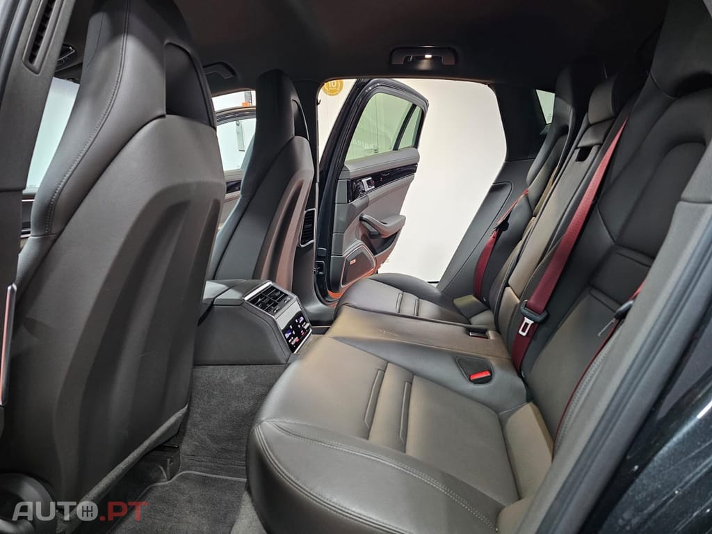 Porsche Panamera 4 E-Hybrid