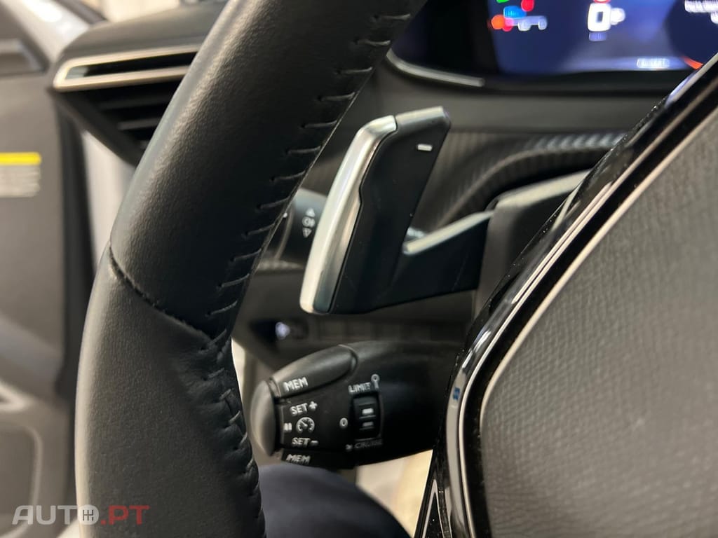 Peugeot 2008 1.2 Hybrid Allure e-DCS6