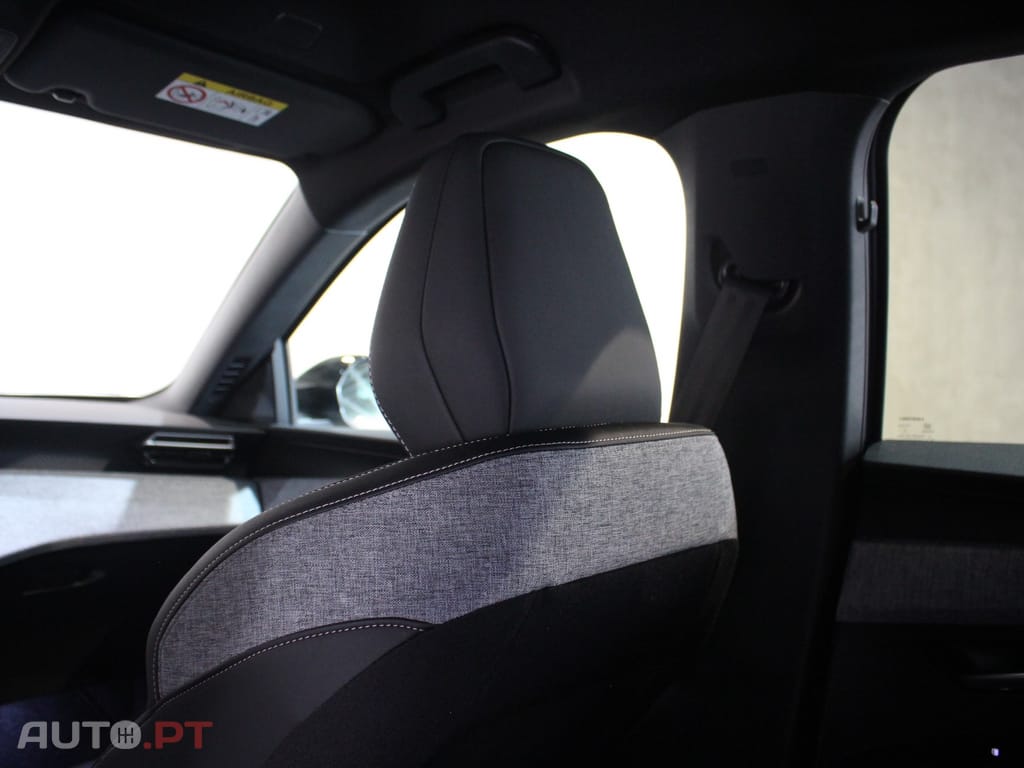 Peugeot 3008 1.2 Hybrid Allure e-DCS6